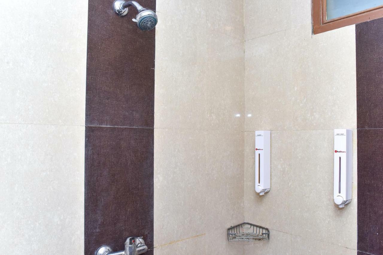 RedDoorz Plus near Sultan Hasanuddin Airport Makasar Zewnętrze zdjęcie