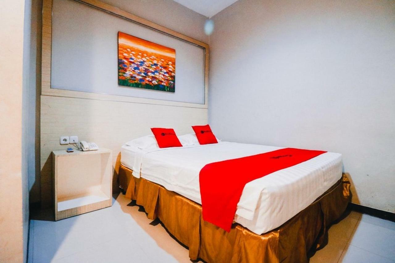 RedDoorz Plus near Sultan Hasanuddin Airport Makasar Zewnętrze zdjęcie